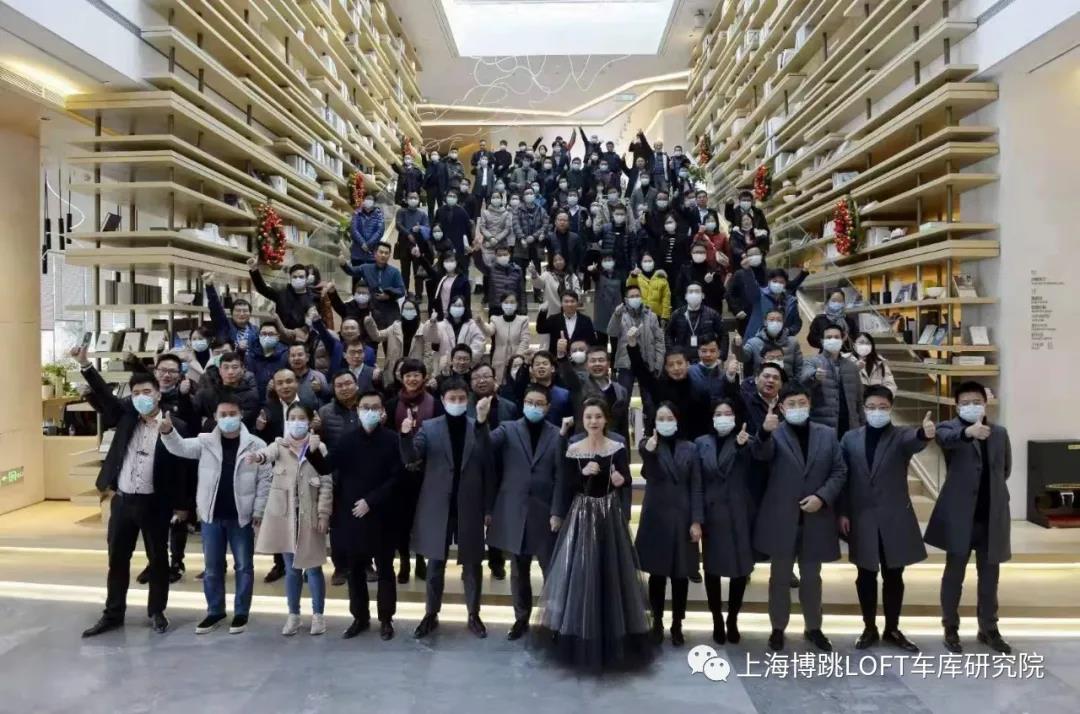 阿勒泰全国一百多人在华侨城汉口道6号参观研讨LOFT专利车库技术！